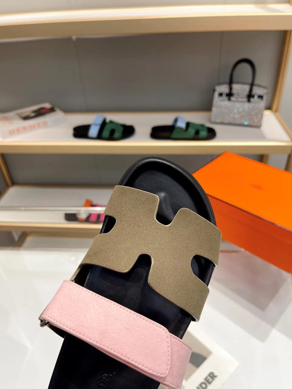 👟👟Ex-factory price 440👟👟Men's +10 HERMES Chypre sandals, popular slippers are now on the market🔥🔥🔥. The original shoes at the counter are carefully made from molds. They are the favorite luxuries of big-name celebrities. High quality creates classics. You are welcome to repost the pictures and sell them!  Size: Women’s size: 35-42 Men’s size: 39-46